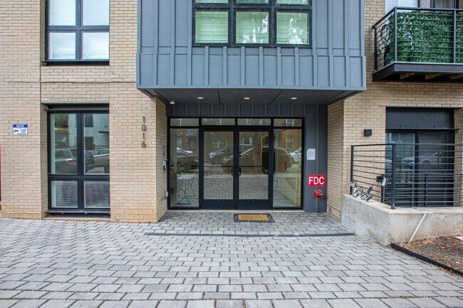 Building Photo - Charming 1 BR/1 BA Condo in Trinidad!