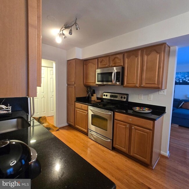 Building Photo - 3336 Spring Ln Unit A-26