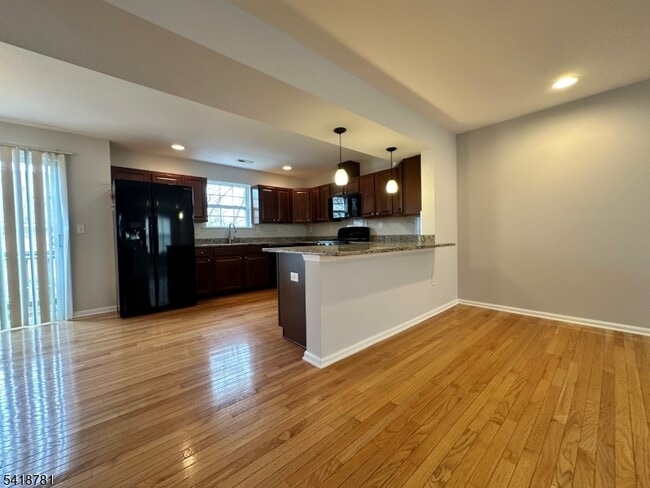 Photo - 33 Ronald Dr