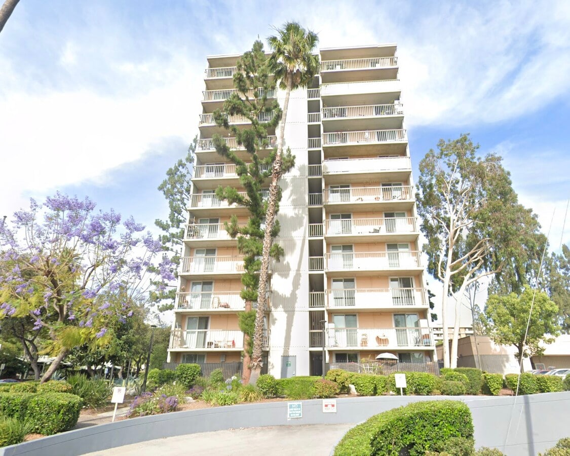 Photo - 560 E Villa St