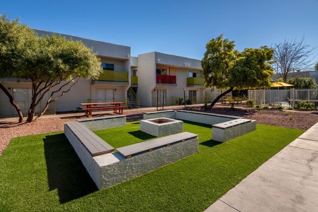 Building Photo - Latitude 32