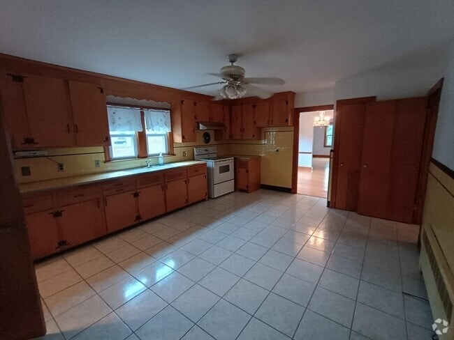Building Photo - 75 Forest St Unit 1 Rental