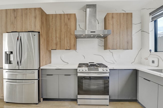 Photo - 19033 Bassett St