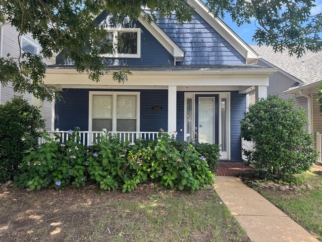 Photo - 1343 Island Pl E