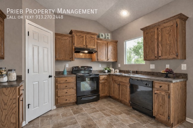 Photo - 233 W Fountain Cir