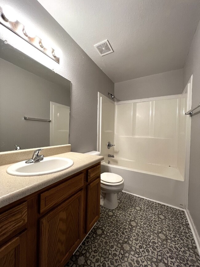 Photo - 253 Executive Ave