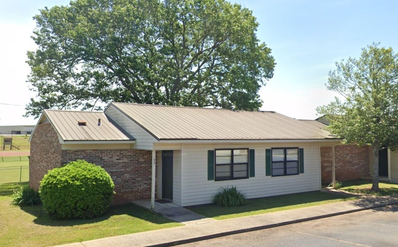 Photo - 491 College St