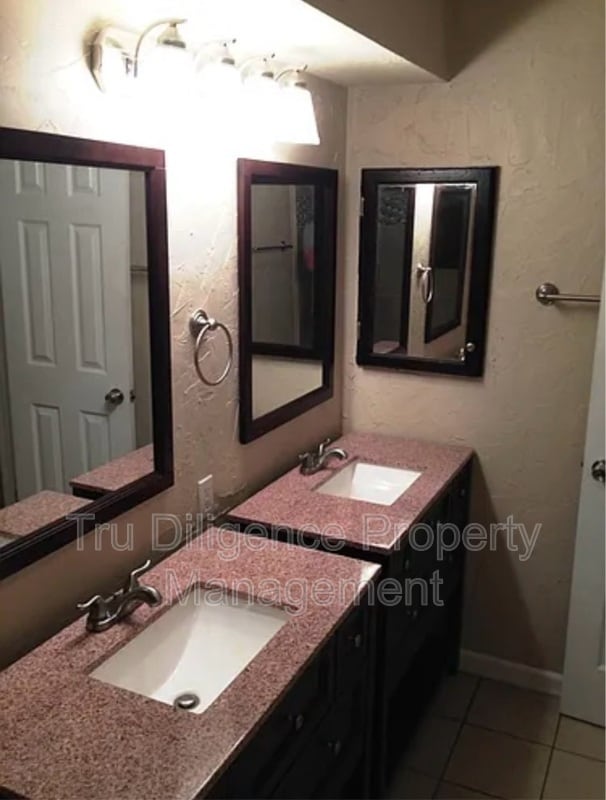 Building Photo - 14327 N Pennsylvania Ave