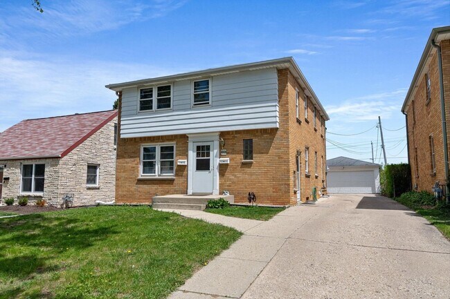 Photo - 2640 S 69th St