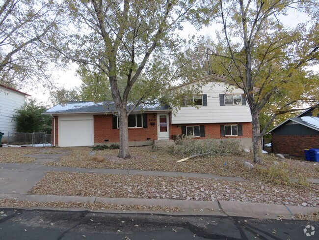 Building Photo - Cozy 4-Bedroom Home in Central Colorado Sp...