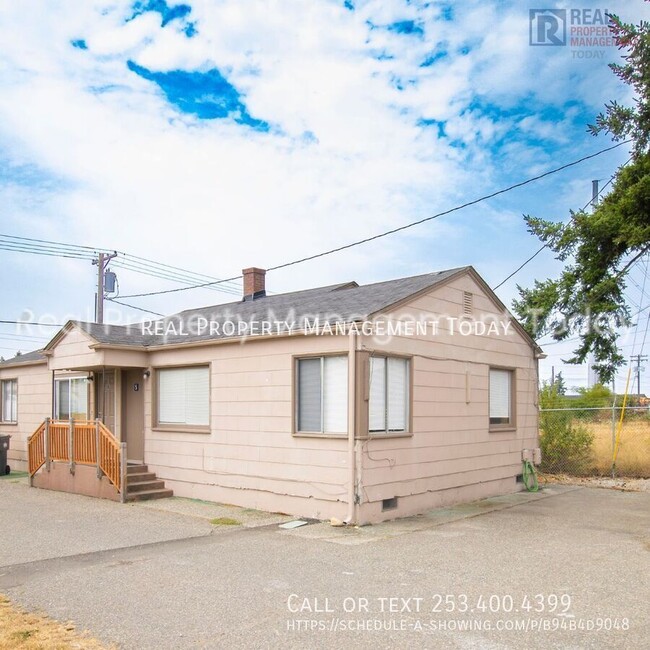 Building Photo - 8420 1/2 South Tacoma Way-5 Unit 5 Rental