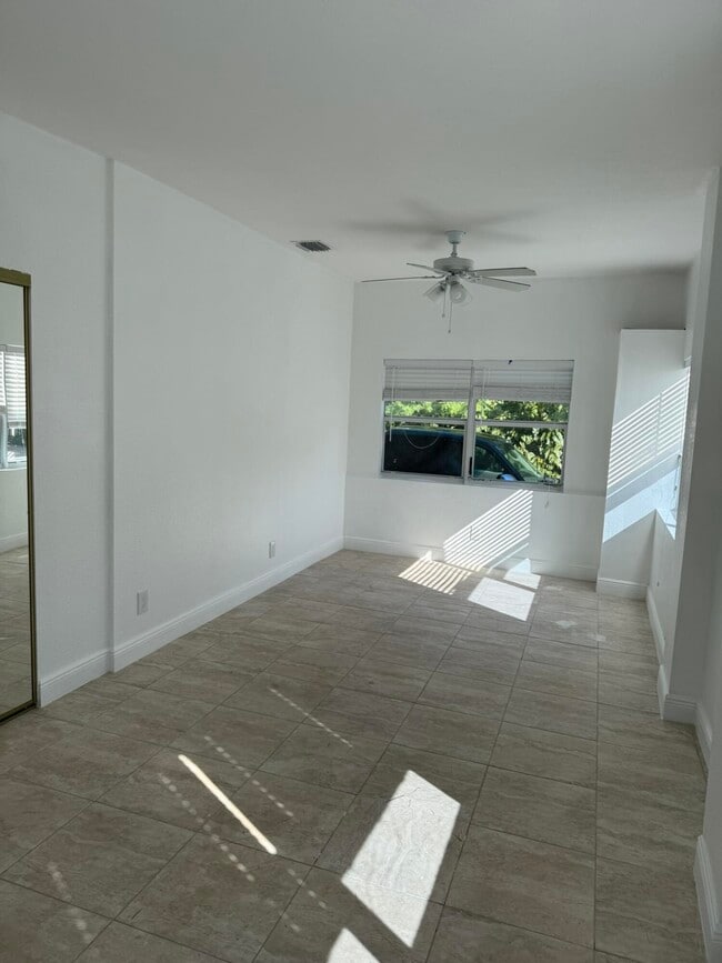 Photo - 1131 S N St