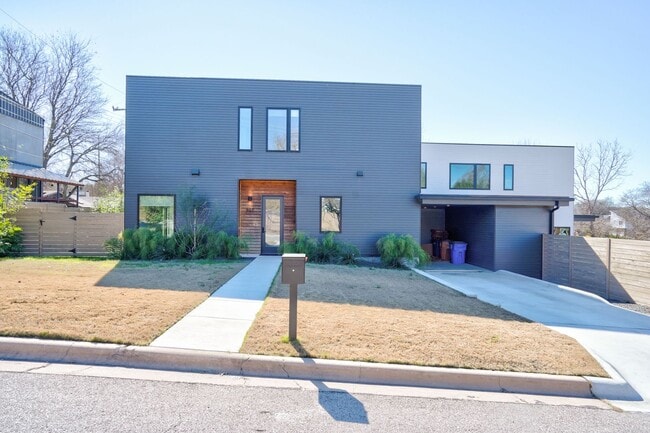 Building Photo - Spacious 3-Bedroom, 2.5-Bath Contemporary ... Rental