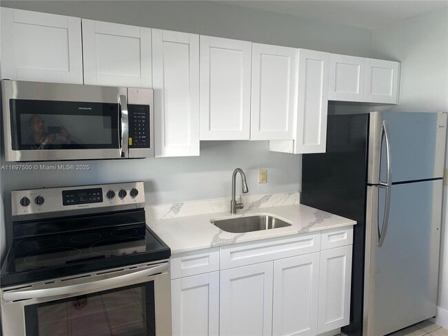Photo - 240 NW 5th Ave Unit W