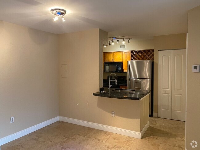 Building Photo - 2850 N Oakland Forest Dr Rental