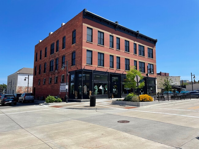 Photo - 253 Center St