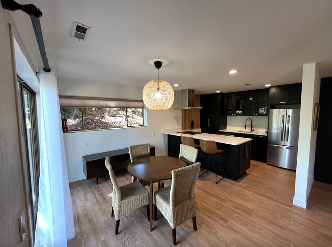 Building Photo - 3950 96th Ave SE Unit North Mercer Hideaway