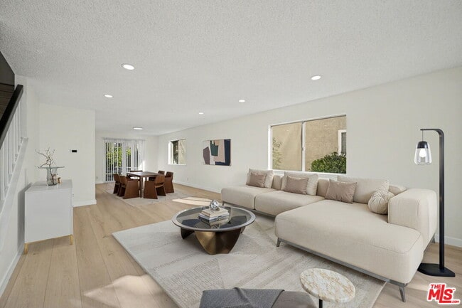 Photo - 243 Blanquita Way