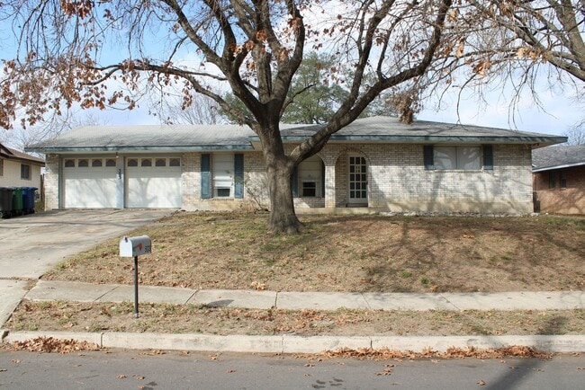Building Photo - CROWNHILL PARK, ALAMO HEIGHTS I.S.D.