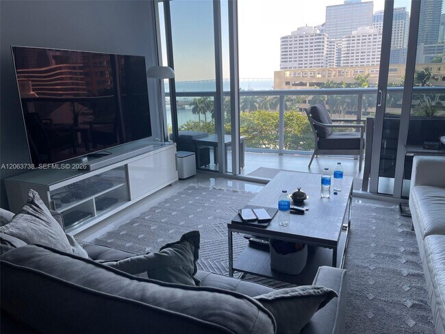 Photo - 495 Brickell Ave Unidad 703