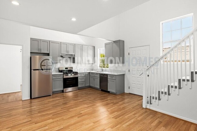 Building Photo - 523 B St Unit #3