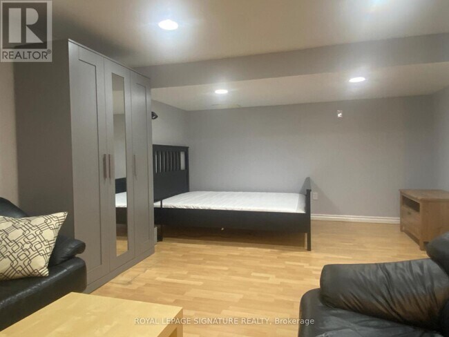 Photo - 72 Whitehorn Crescent