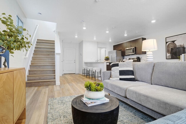 LIVING ROOM | LITTLE VALLEY TOWNHOMES