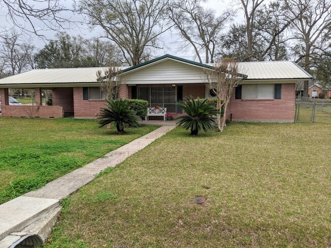 Building Photo - City Close - Country Quiet Rental