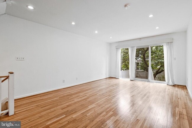Photo - 206 G St SW