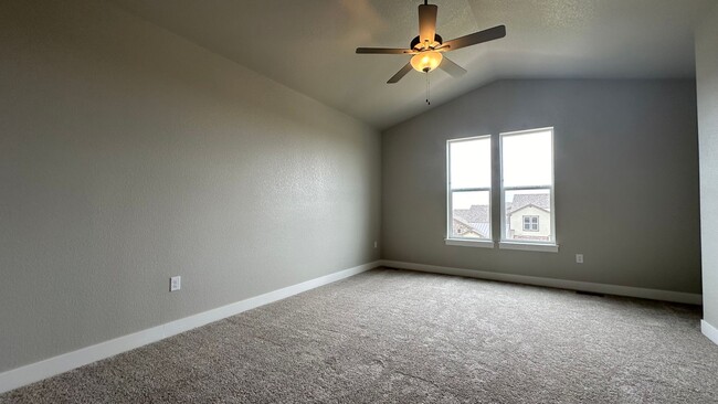 Photo - Great Townhouse in Windsor