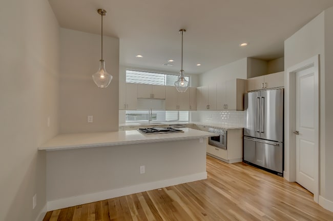 Photo - 1908 Hooker St