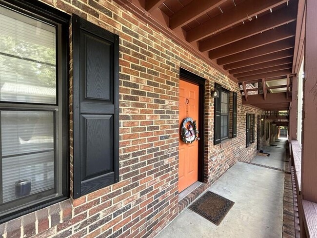 Photo - 204 Calhoun St