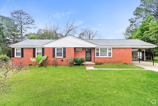 Building Photo - Charming 3-Bedroom Home