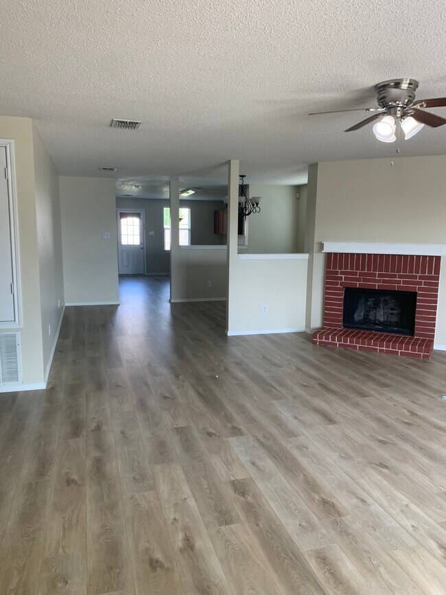 Photo - 714 Kinston Ct