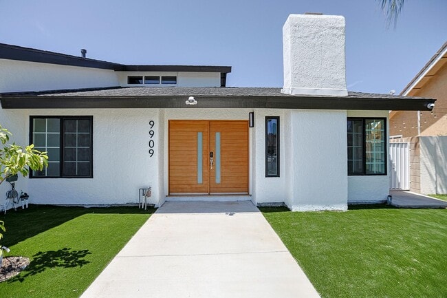 Photo - Luxury Fully Remodeled 4 Bed + 1 den / 4 Bath Home Near Mile Square Park – Approx. 2,500 Sq. Ft.