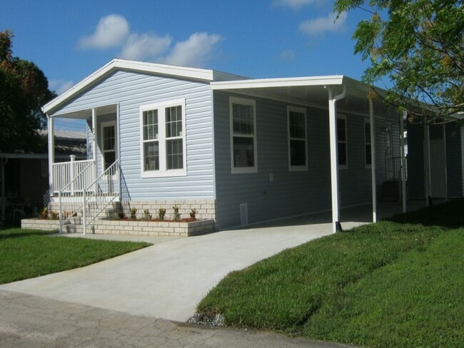 Photo - 374 Windsor Dr
