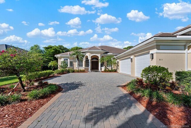 Photo - 511 SW Squire Johns Ln