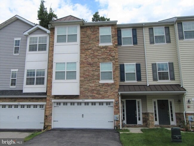 Building Photo - 707 S Twin Lakes Blvd