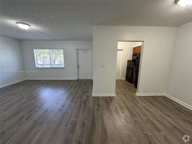 Building Photo - 1400 NE 56th St Unit 202 Rental