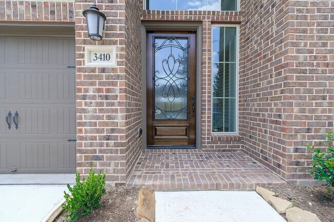 Photo - 3410 Willow Cres Ct