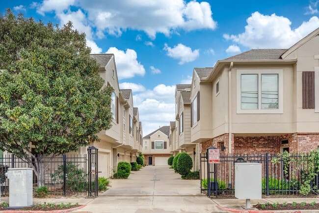 Photo - 3898 Center St