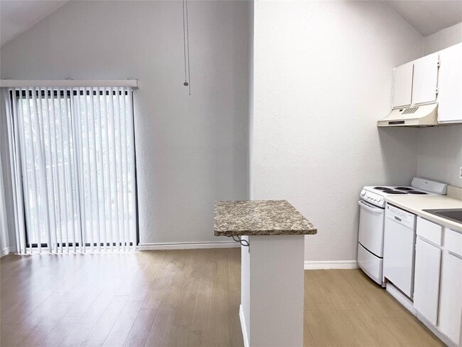 Photo - 513 S Park Dr Unit 302