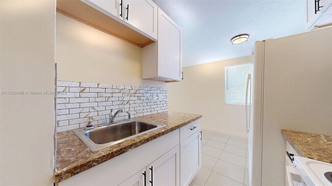 Photo - 830 NW 3rd St