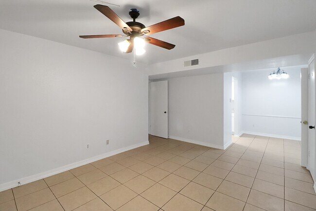 Photo - 5929 Queensloch Dr Unit 234