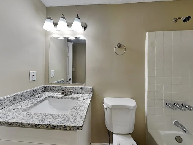 Photo - 605 Tower Rd