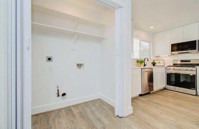 Photo - 6117 Settlers Square Ln
