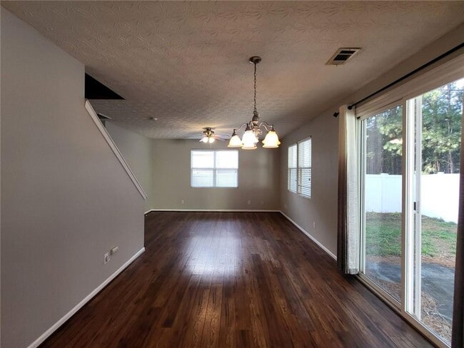 Photo - 402 Chatooga Ln