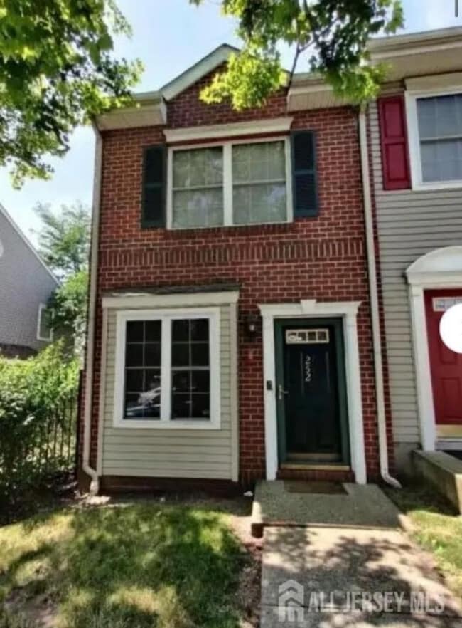 Building Photo - 252 W Kinney St Rental