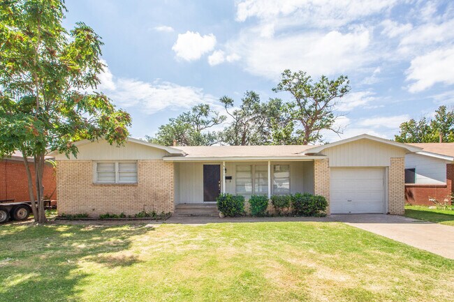 Photo - 5011 42nd St