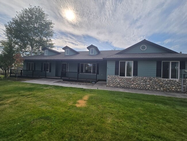 Photo - 6762 NW Larch Dr